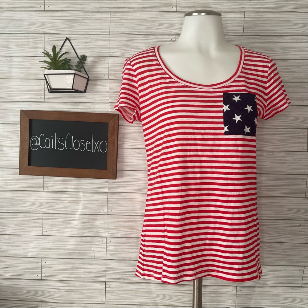 🫶 Soho by New York & Company Patriotic Tee